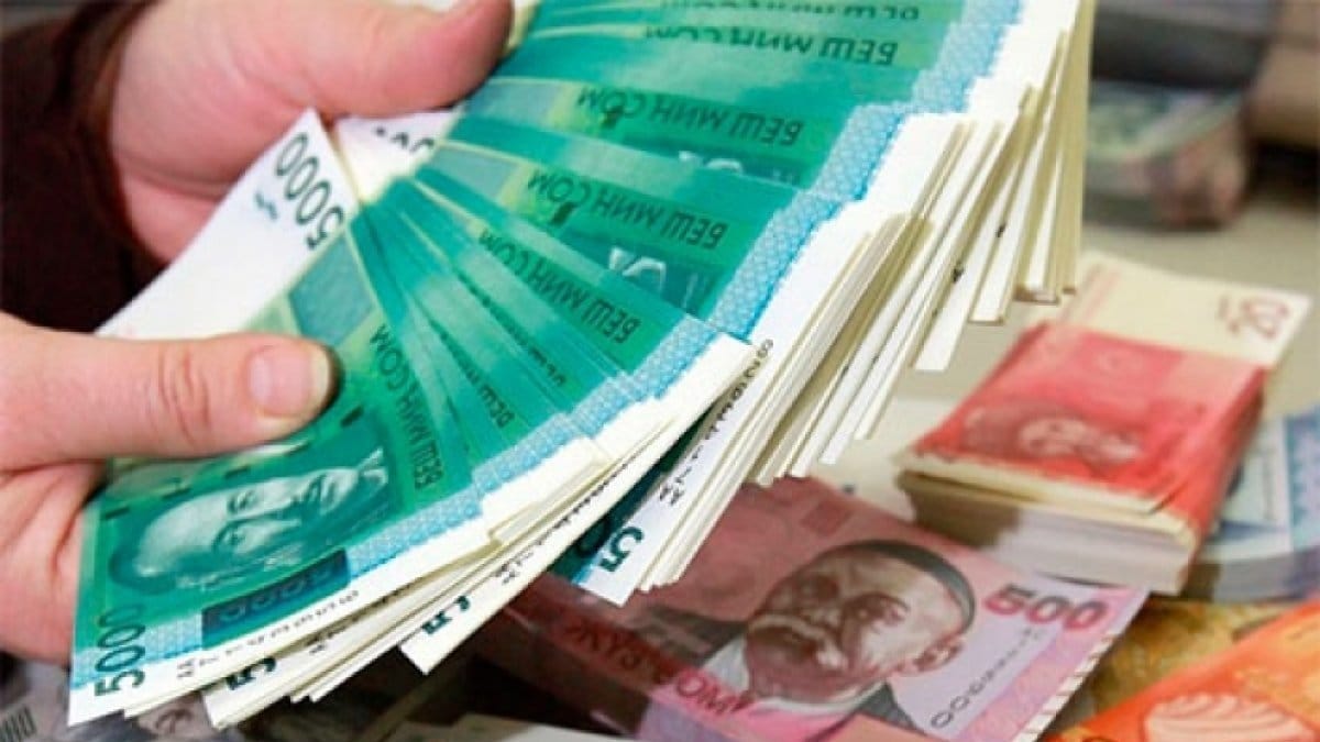 Работодателей в КР обяжут платить 0.25% пени за каждый день просрочки зарплаты