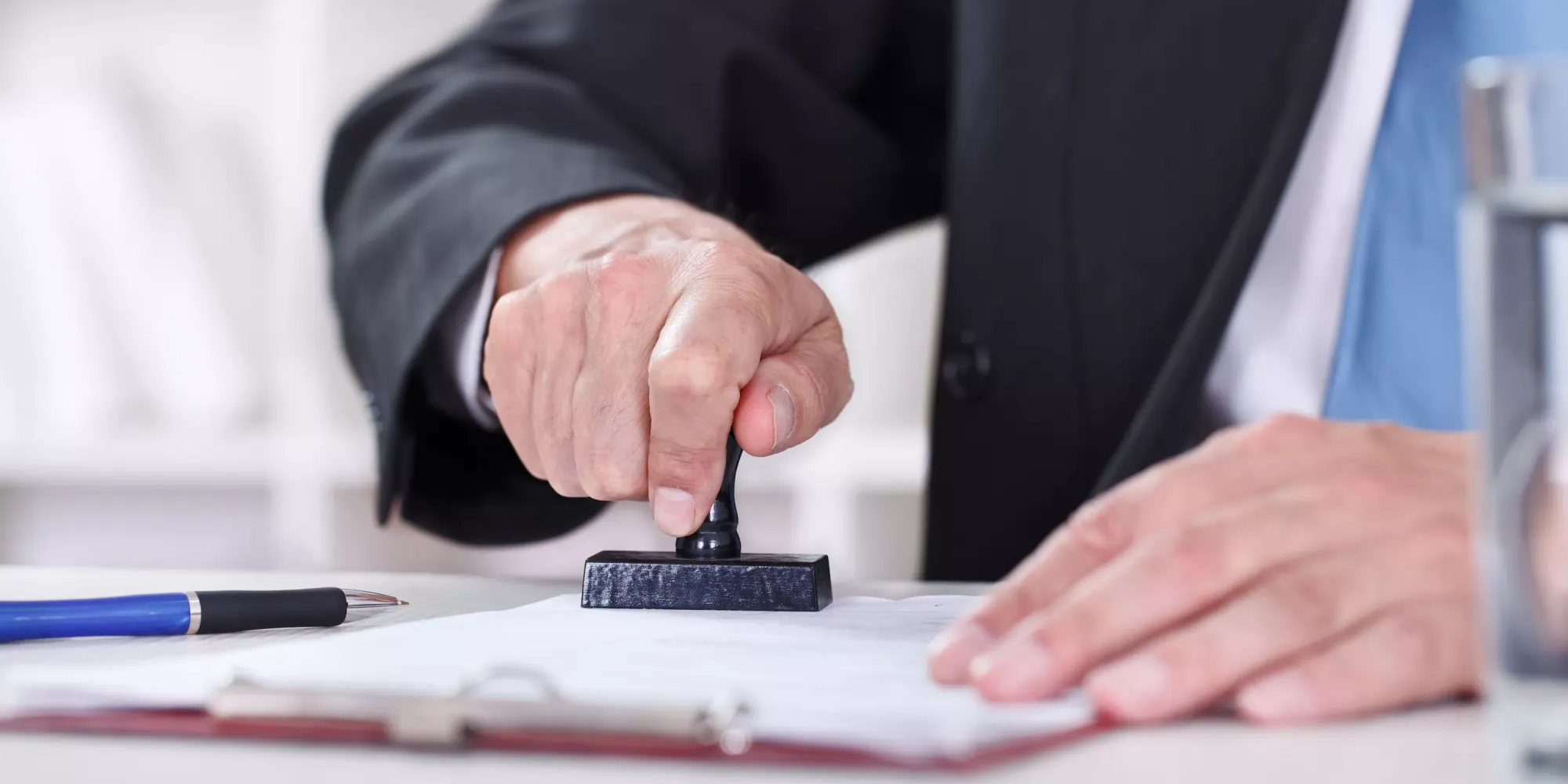 «Ликвидационная гильотина»: В КР планируют радикально сократить количество лицензий и разрешений