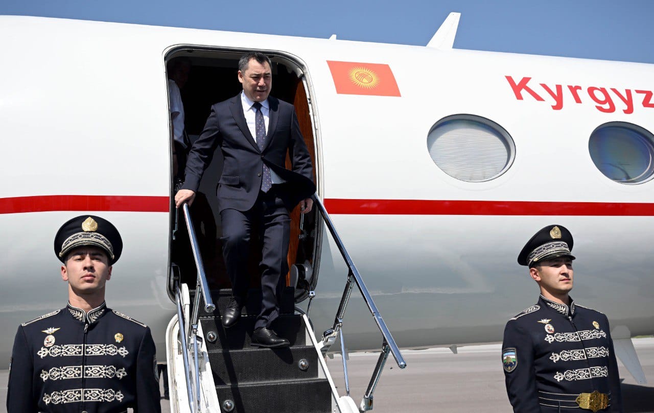 Жапаров прибыл в Самарканд для участия в саммите «ЦА – Евросоюз»