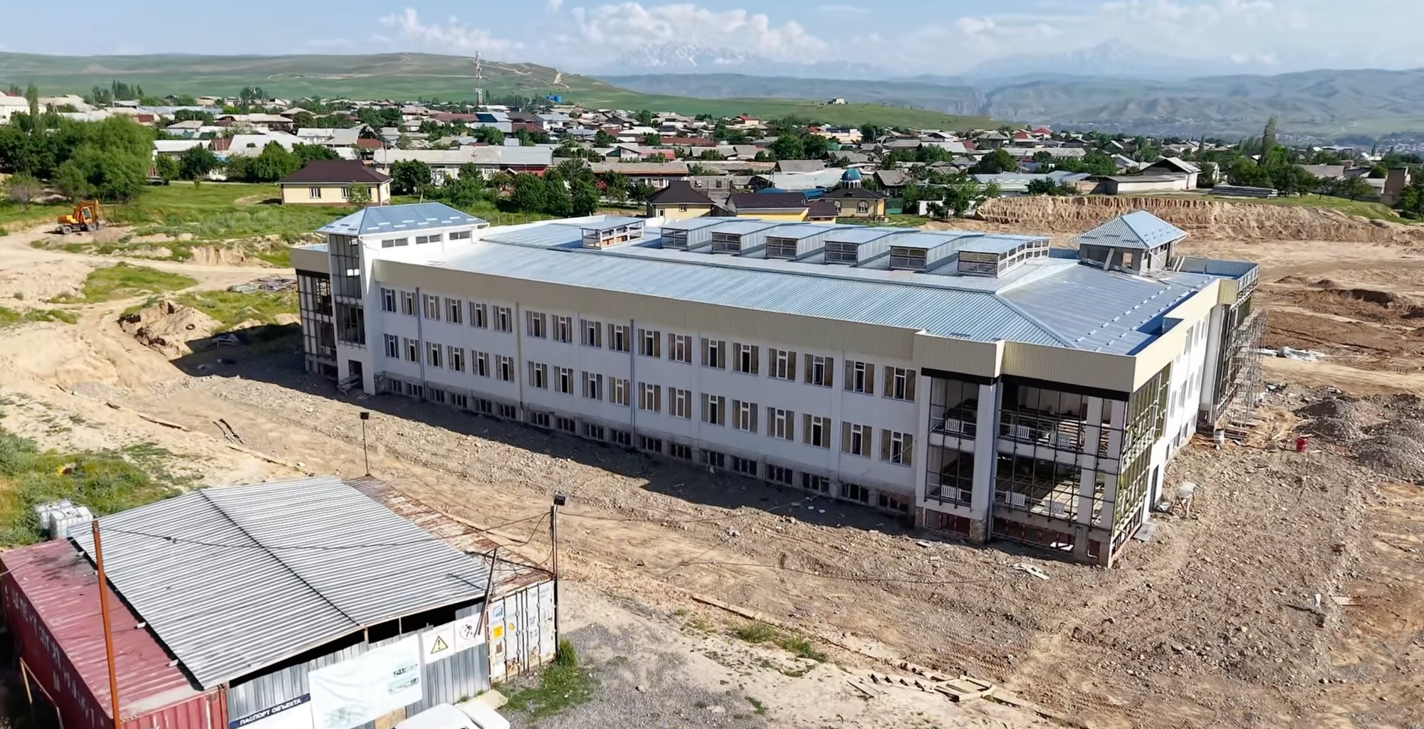 Мэрия Оша показала процесс строительства школы на 625 мест