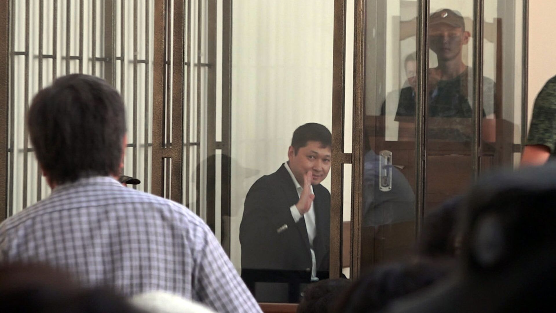Верховный суд КР отменил приговоры Сапару Исакову и направил дело на новое рассмотрение