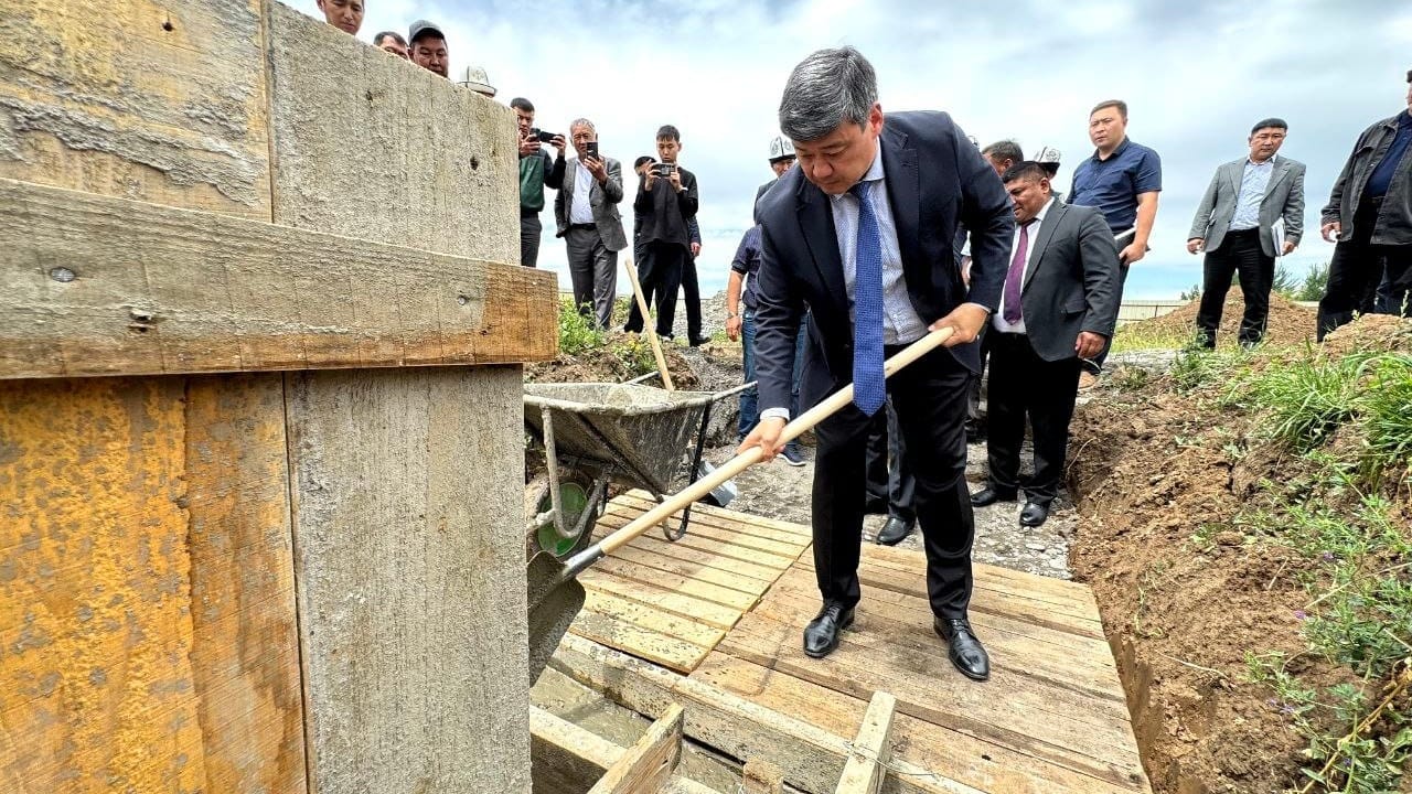 В Узгене начали строительство склада для фруктов и овощей на 600 тонн