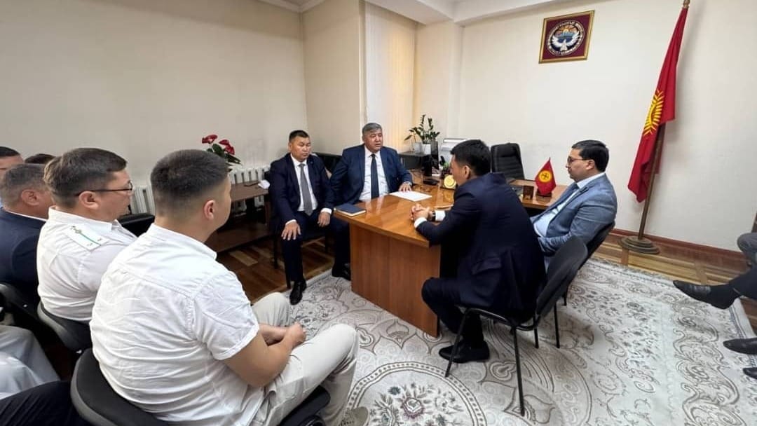 Коллективу Службы по земельному и водному надзору представили нового директора