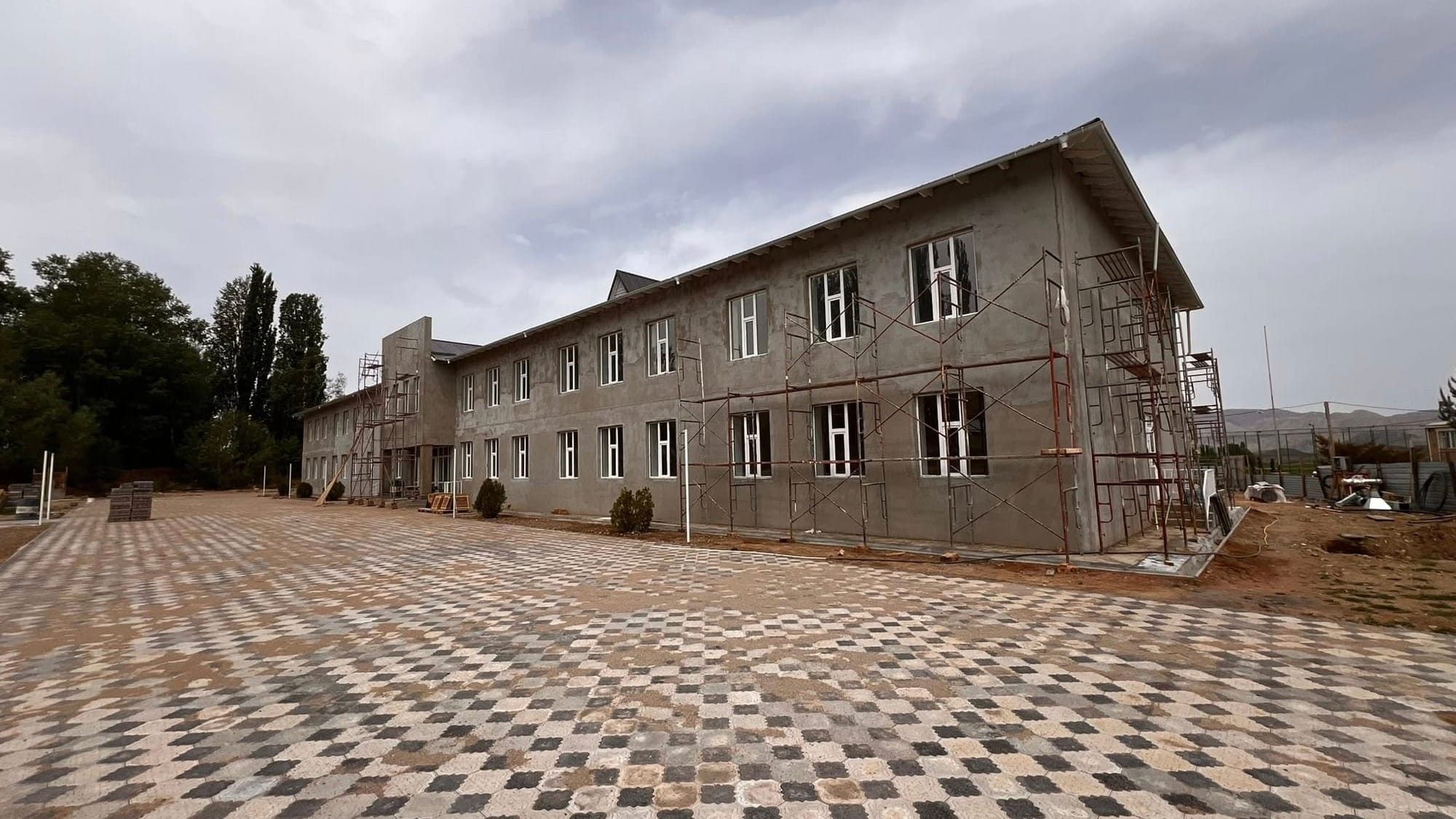 В Кочкорском районе завершают строительство школы на 375 мест