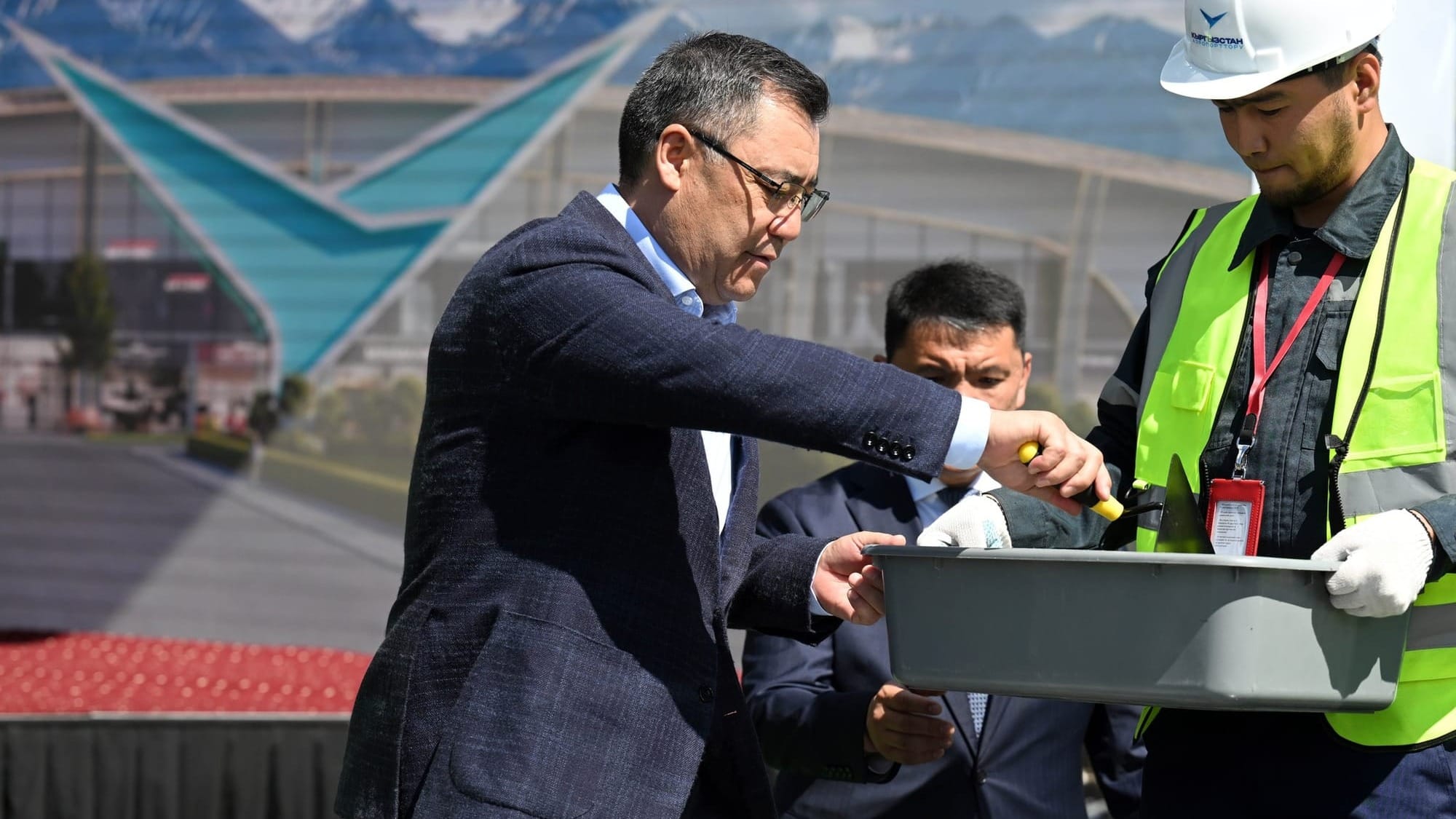 Новый аэропорт в Джалал-Абаде будет принимать Boeing и Airbus — Садыр Жапаров заложил капсулу