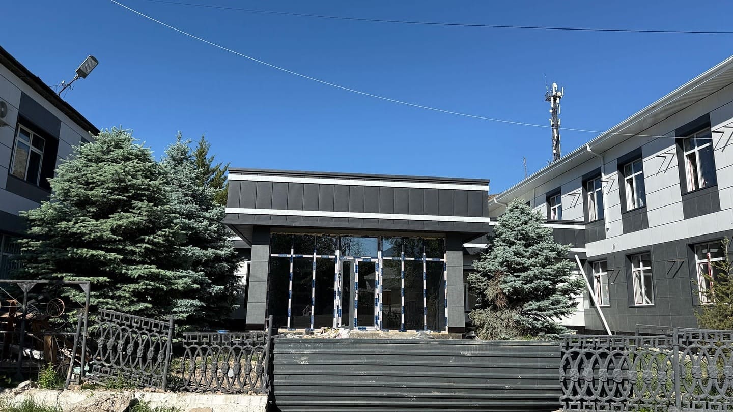 Строительство нового здания «Электрических станций» в Кара-Куле завершено на 70%