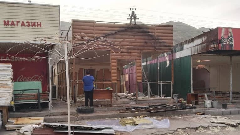 Популярные кафе в Чолоке на трассе к Иссык-Кулю подлежат сносу — 24 точки общепита оштрафованы