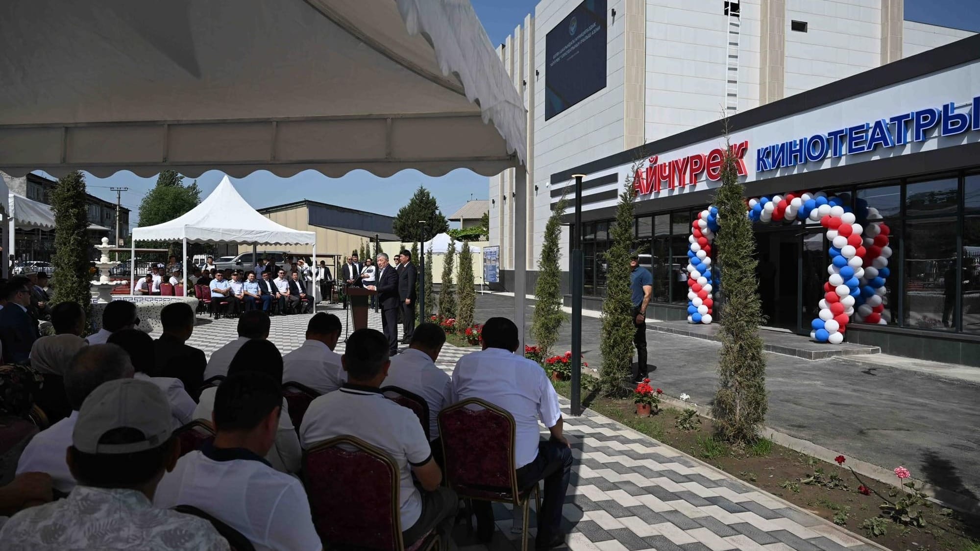 Кинотеатр, больница и кирпичный завод в Узгене – глава кабмина принял участие в открытии объектов