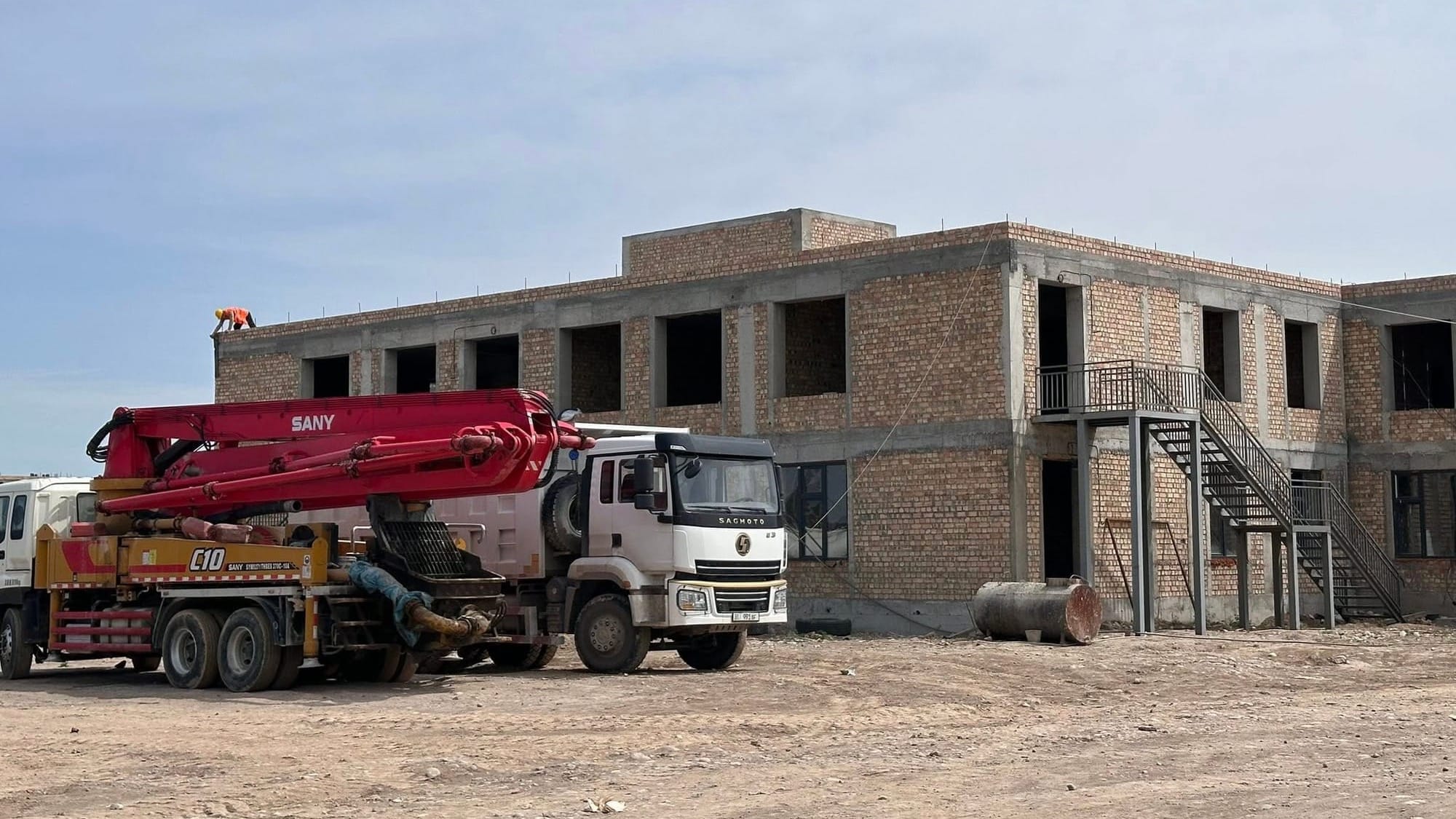 Школу, садик и больницу в жилмассиве Ак-Ордо планируют сдать к 1 сентября