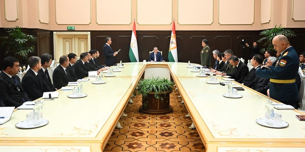 В Таджикистане сменили генералов, банкиров и чиновников