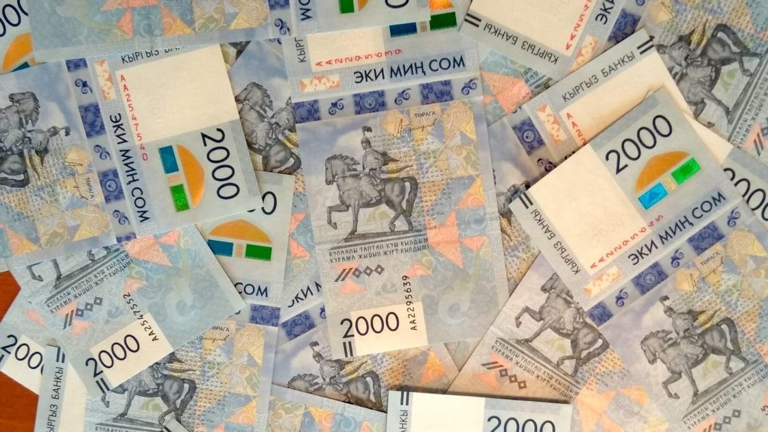 В январе-апреле 2025-го налоговики и таможенники собрали почти 131 млрд сомов