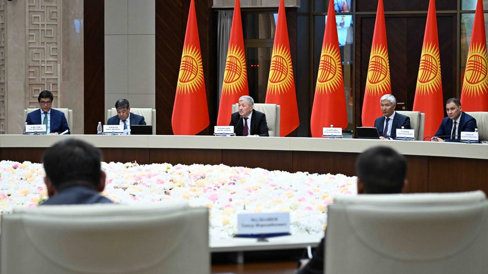 Кабмин КР намерен до 2030 года улучшить благосостояние граждан через Нацпрограмму развития