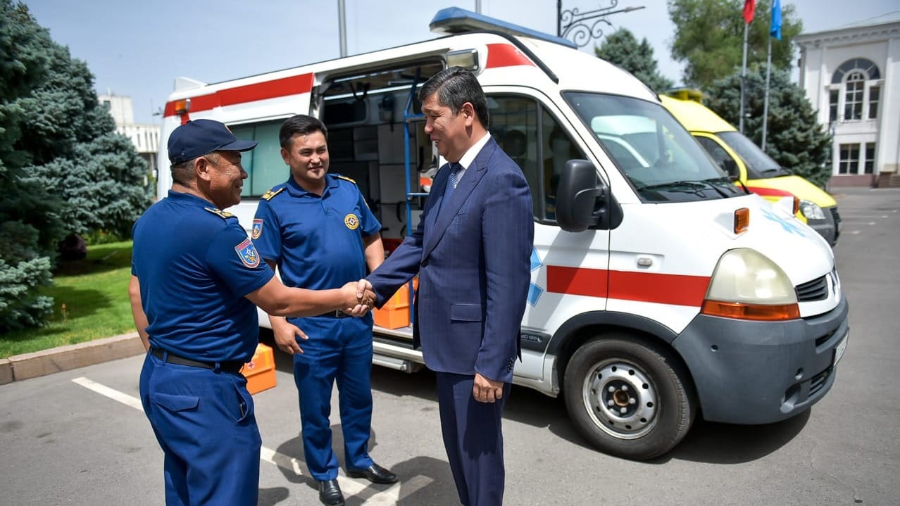 Бишкекские медики и спасатели получили автомобили для экстренных вызовов – помог Красный Полумесяц