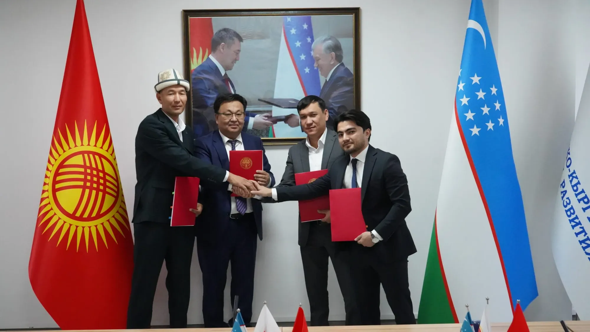 УКФР поможет Раззакову приобрести новые автобусы ISUZU из Узбекистана