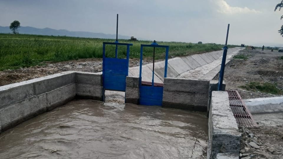 В Сузакском районе отремонтировали почти 2 км канала «Р-1» — он орошает 2.8 тысячи га земли