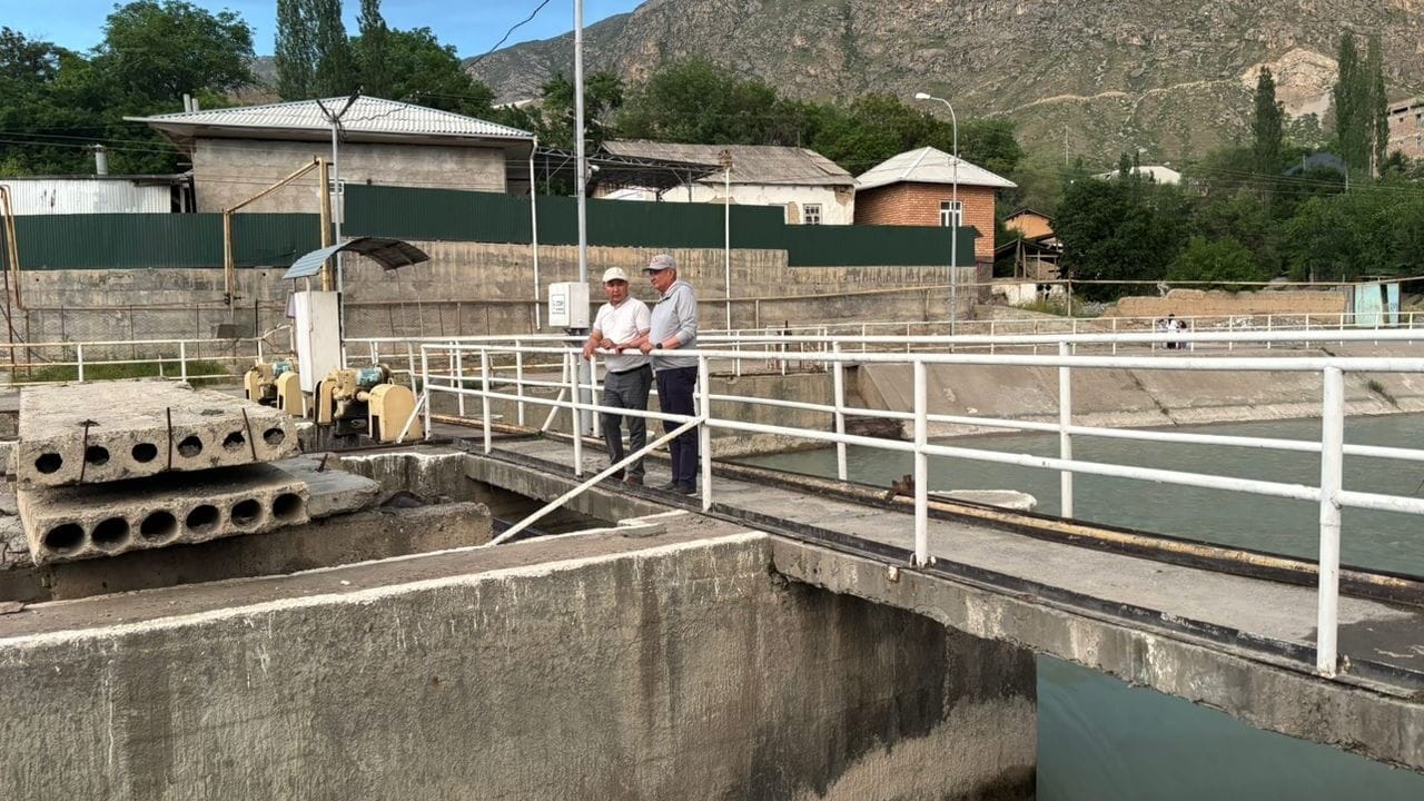 В Кадамжае чиновникам поручено решить проблемы с перебоями подачи воды