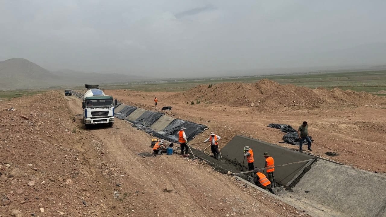 БСР в Нарыне обеспечит полив 4.8 тысячи га земли — стройку проверил глава Минсельхоза