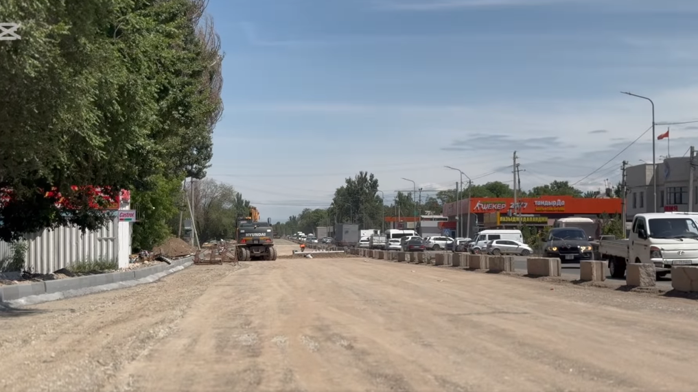 Министр транспорта потребовал уложить первый слой асфальта на трассе Бишкек – Кант до середины июня