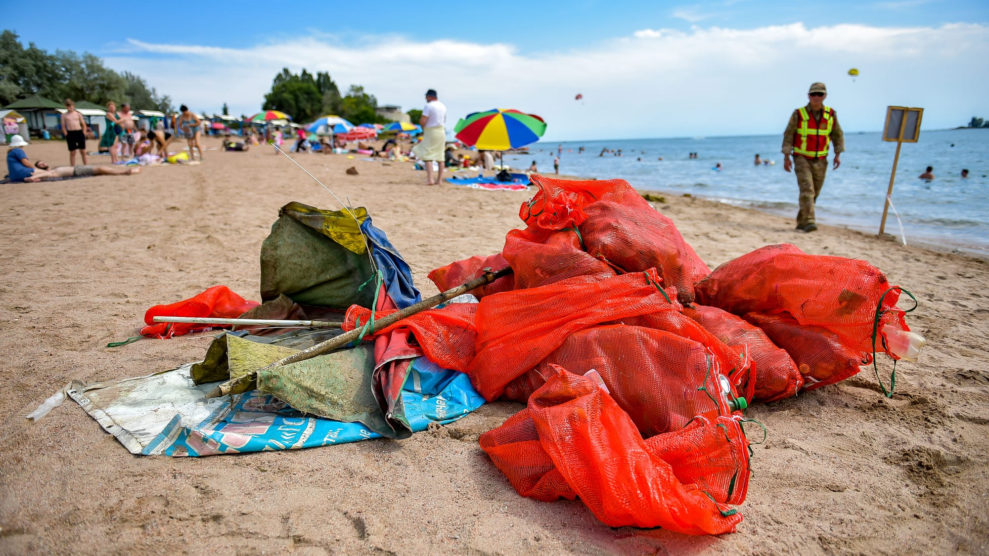 В КР будут штрафовать за грязные пляжи Иссык-Куля – на сколько?