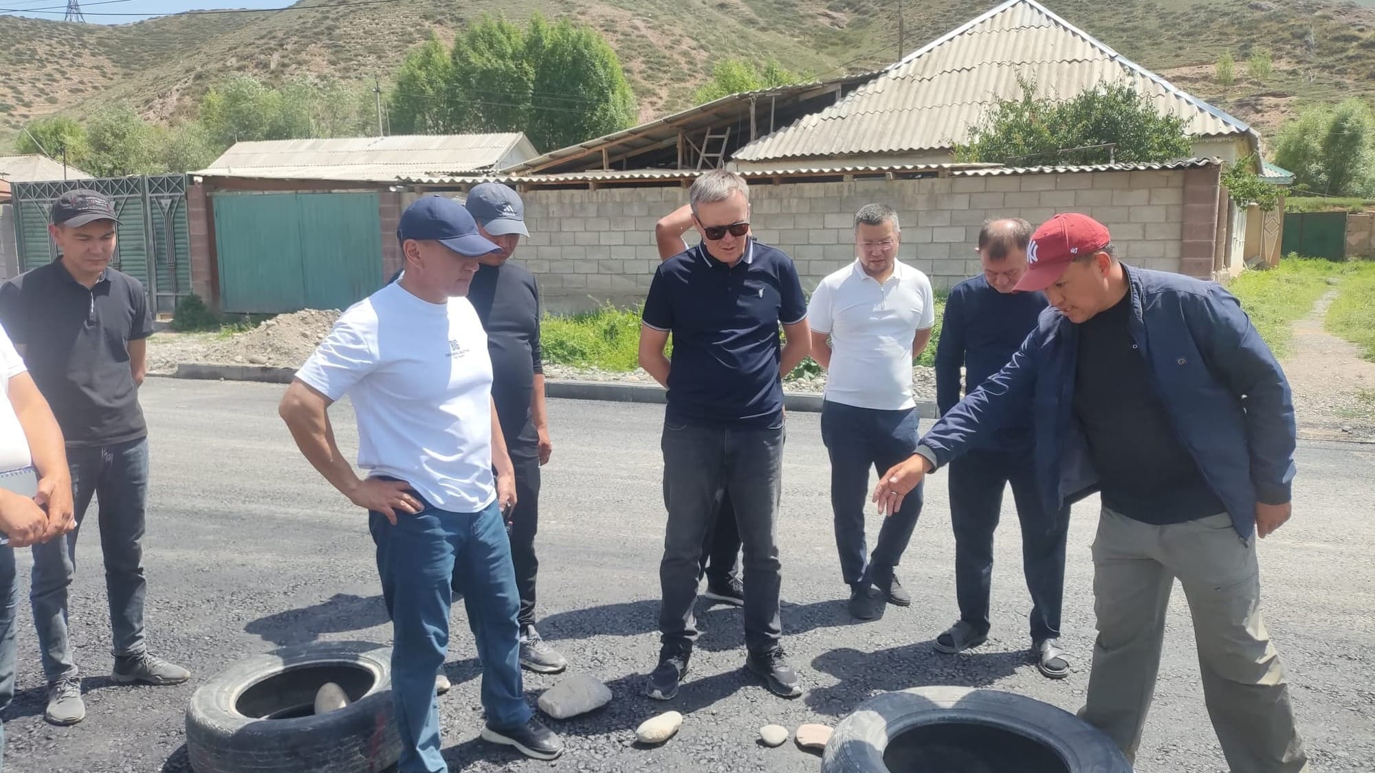 Новый полпред Нарынской области начал работу с инспекции строительства дорог