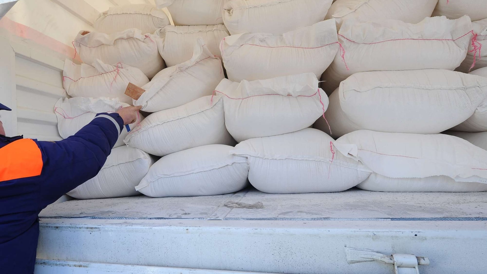 ЖК принял законопроекты о безопасности пищевых продуктов и продовольствия во втором чтении