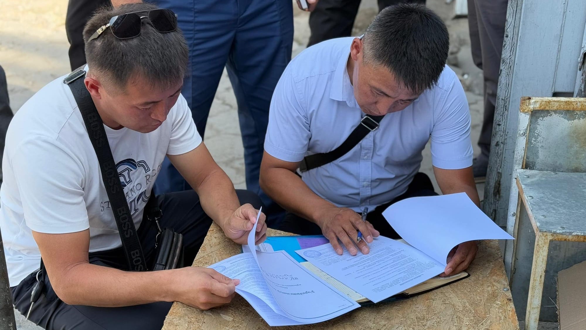 Торговцам на рынке Кудайберген выписали штрафы на 31 тысячу сомов за незаконную рекламу