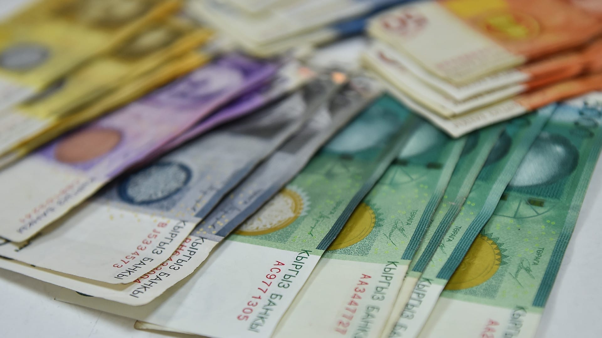 В Кыргызстане в мае собрали свыше 6.6 млрд сомов страховых взносов