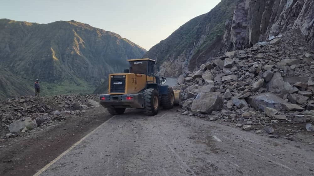 Ночной камнепад перекрыл трассу Арал – Казарман — проезд частично открыт