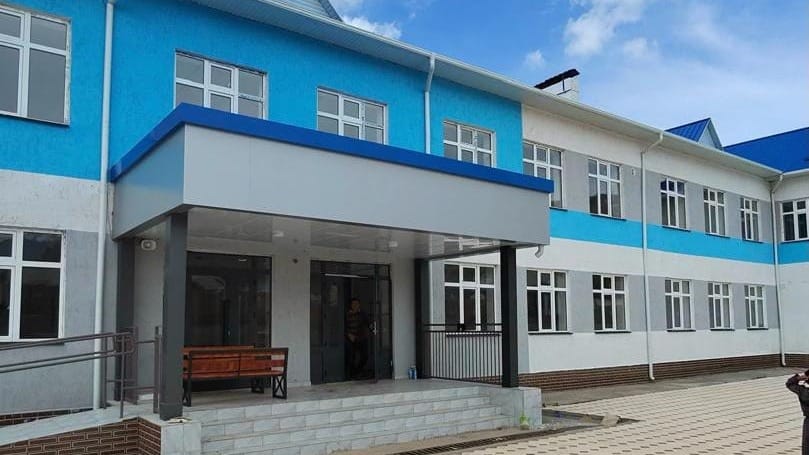 В Чон-Алайском районе завершают строительство школы за 131.6 млн сомов