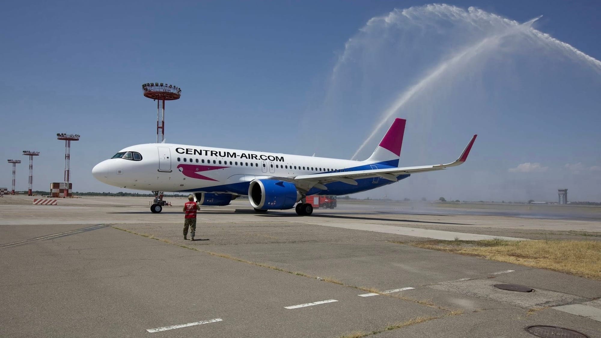 Самолет Centrum Air на ВПП в аэропорту Манас, рейс Ташкент-Бишкек. Фото: «Аэропорты Кыргызстана».