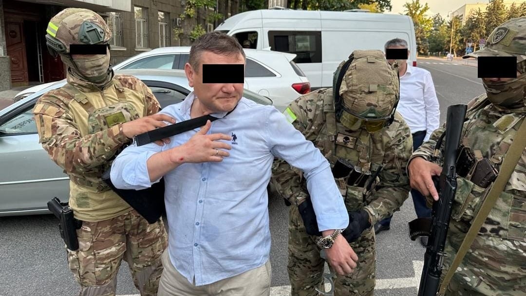 ГКНБ задержал сотрудника ГУУР МВД по делу о вымогательстве у иностранца