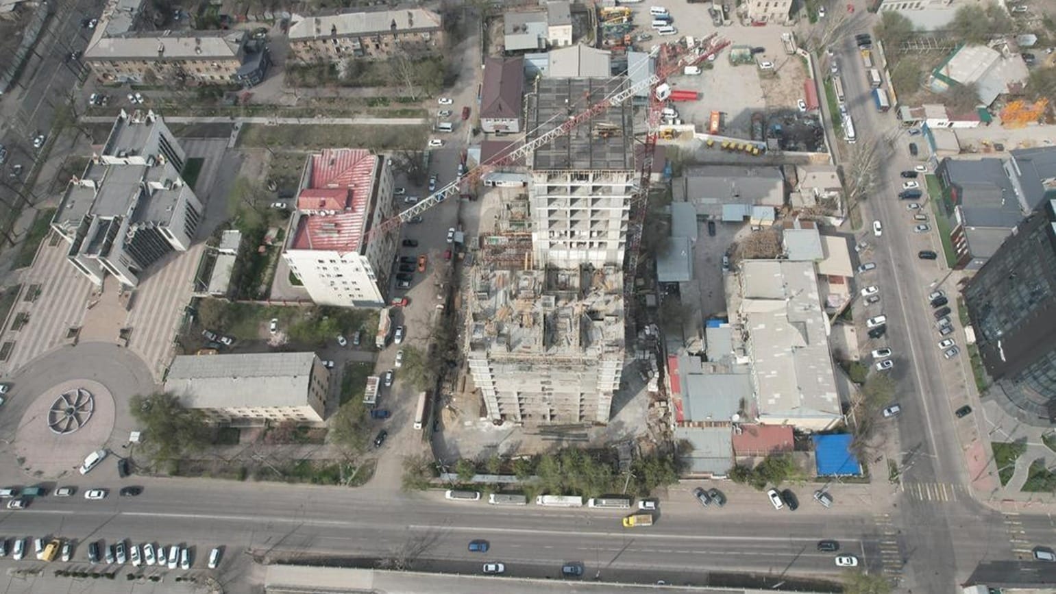 Строящийся на месте гостиницы «Ак-Сай» ЖК в Бишкеке. Фото: ГКНБ.