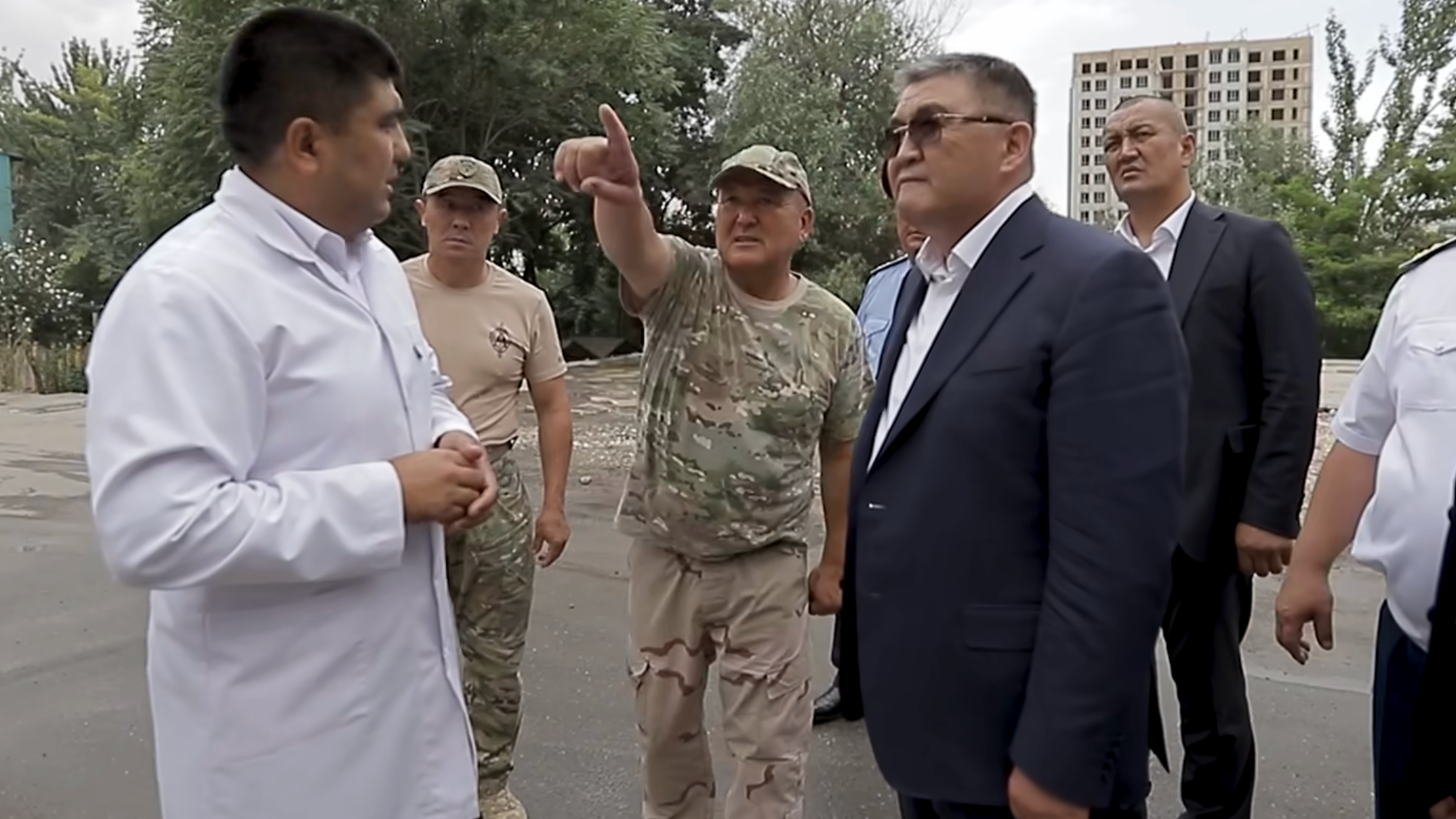 Камчыбек Ташиев совершил обход в Оше – мэр показал свою работу