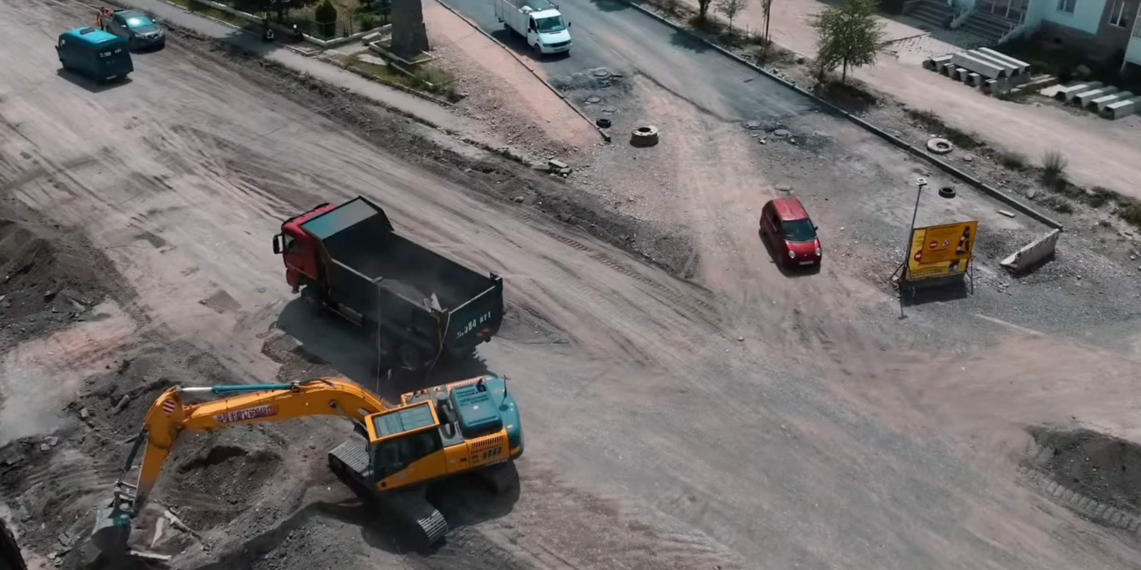 В Нарыне ремонтируют центральную улицу: мэрия показала процесс работ – видео