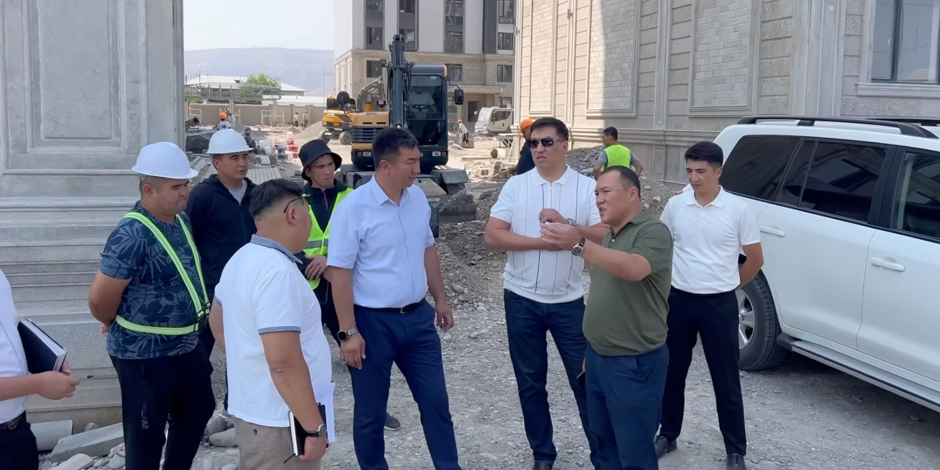 Полпред проверил стройки в Джалал-Абаде и потребовал сдать их до 31 августа