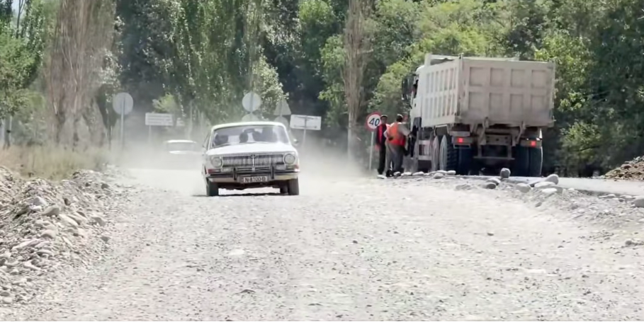 Министр транспорта потребовал ускорить строительство дороги Нарын – Баетов