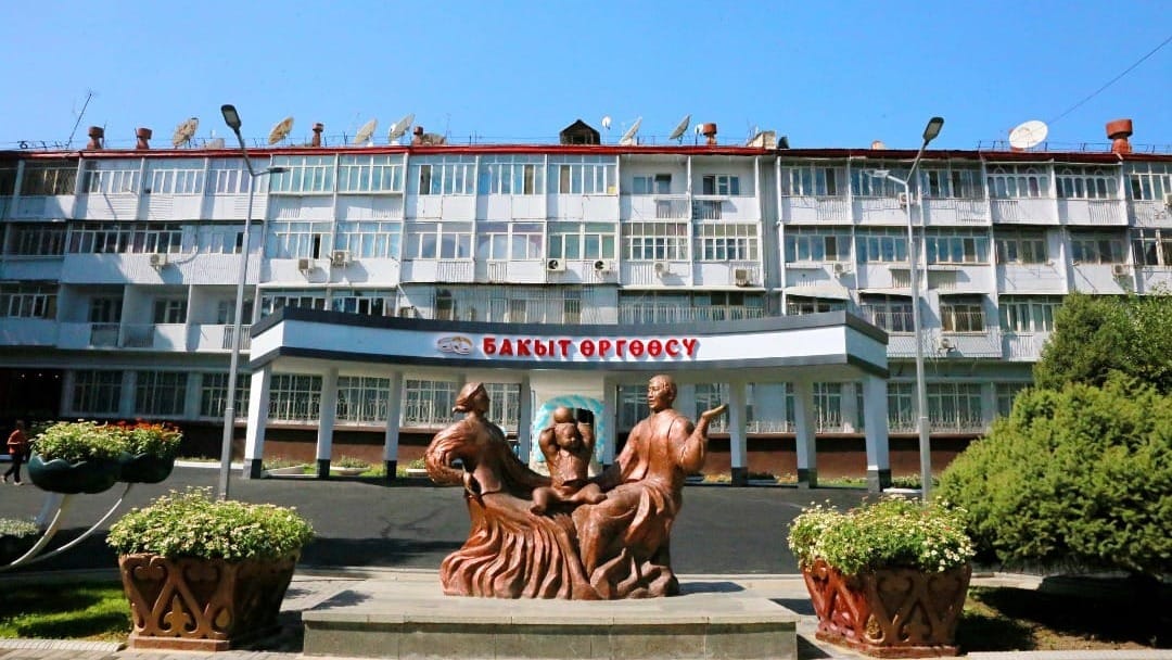 В летнее время для иностранцев открыли спецотделы: теперь им не нужно ходить в ЦОН