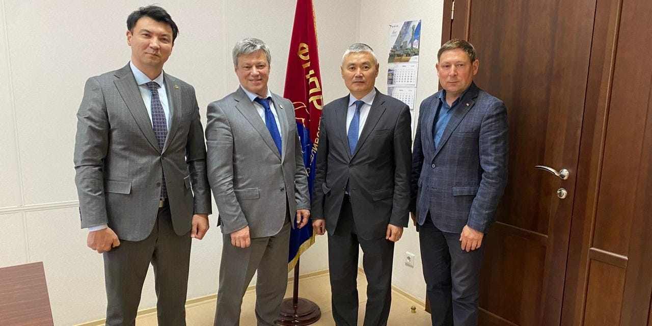 Кыргызстан и Свердловская область РФ обсудили запуск Work and Travel и профсоюзный туризм