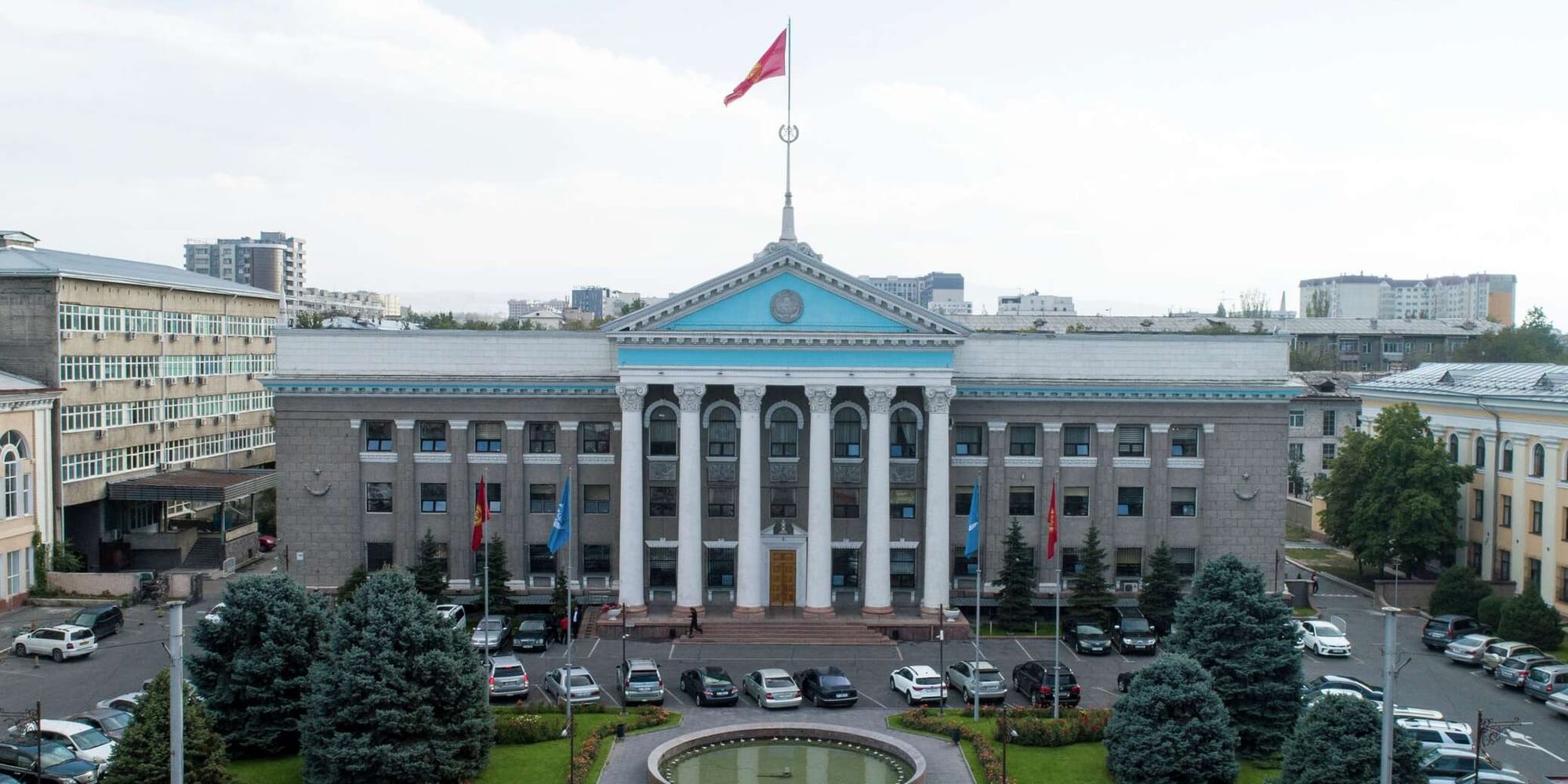 Законы о статусе Бишкека и Оша изменили: мэров будет назначать президент