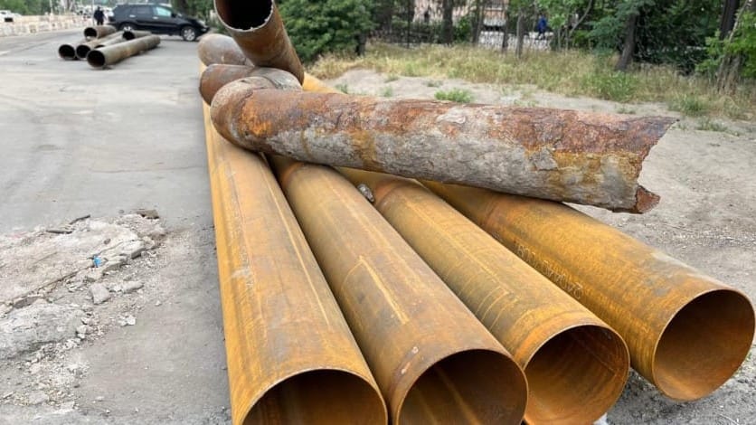 Участок улицы Усенбаева временно перекрыли из-за ремонта теплосети