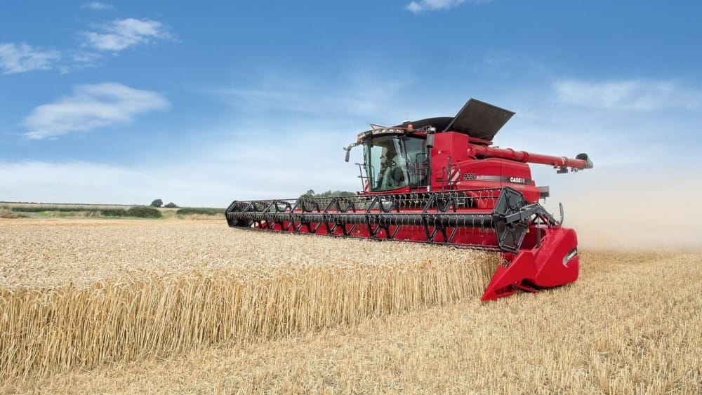 К уборке зерновых готовы 77% комбайнов: технику перераспределяют между регионами Кыргызстана