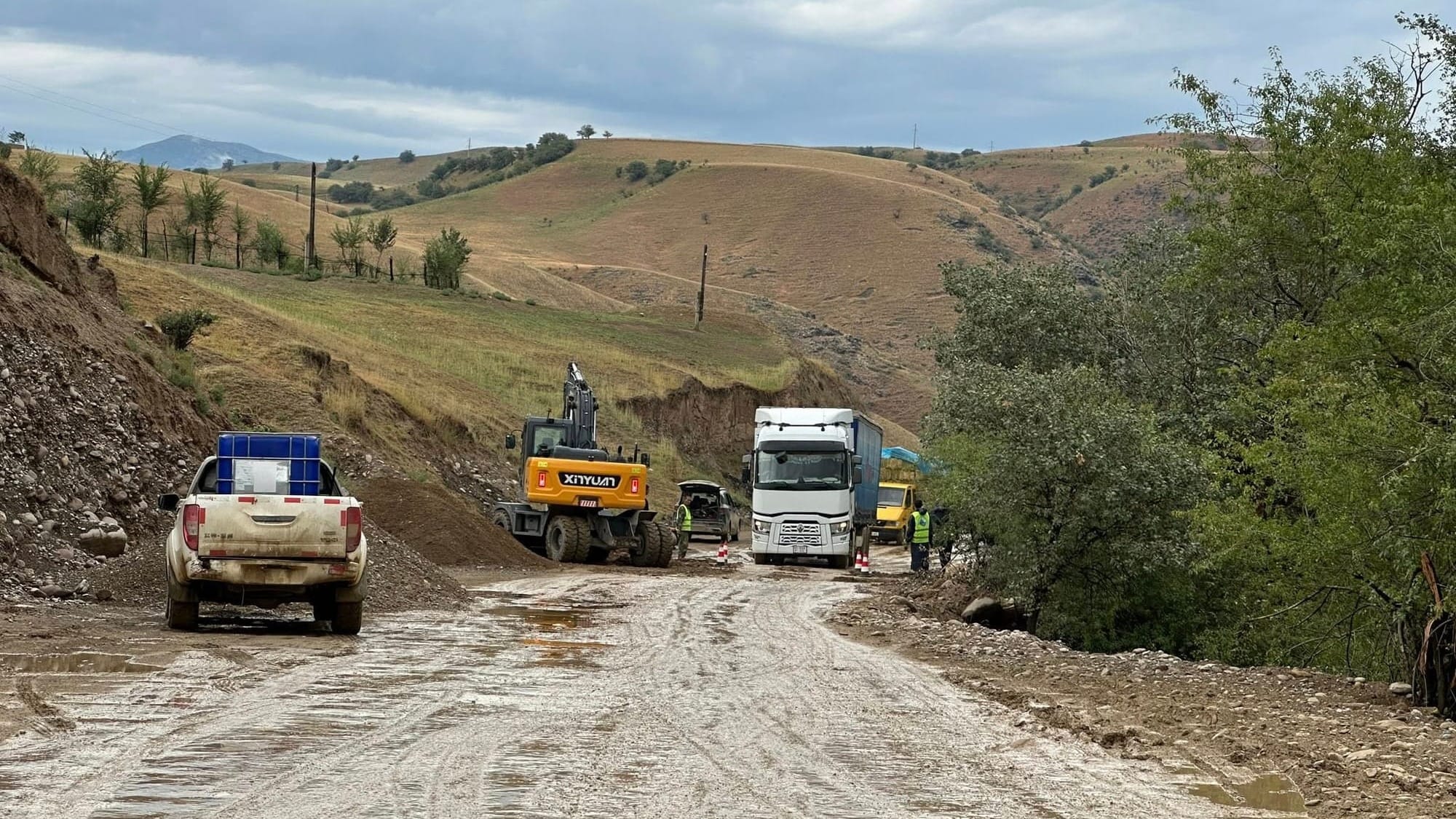 Глава Джалал-Абадской области ознакомился со строительством дороги Кербен – Кара-Жыгач