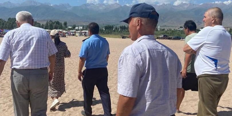 На Иссык-Куле проверяют пляжи: о нарушениях санитарных норм просят сообщать по WhatsApp