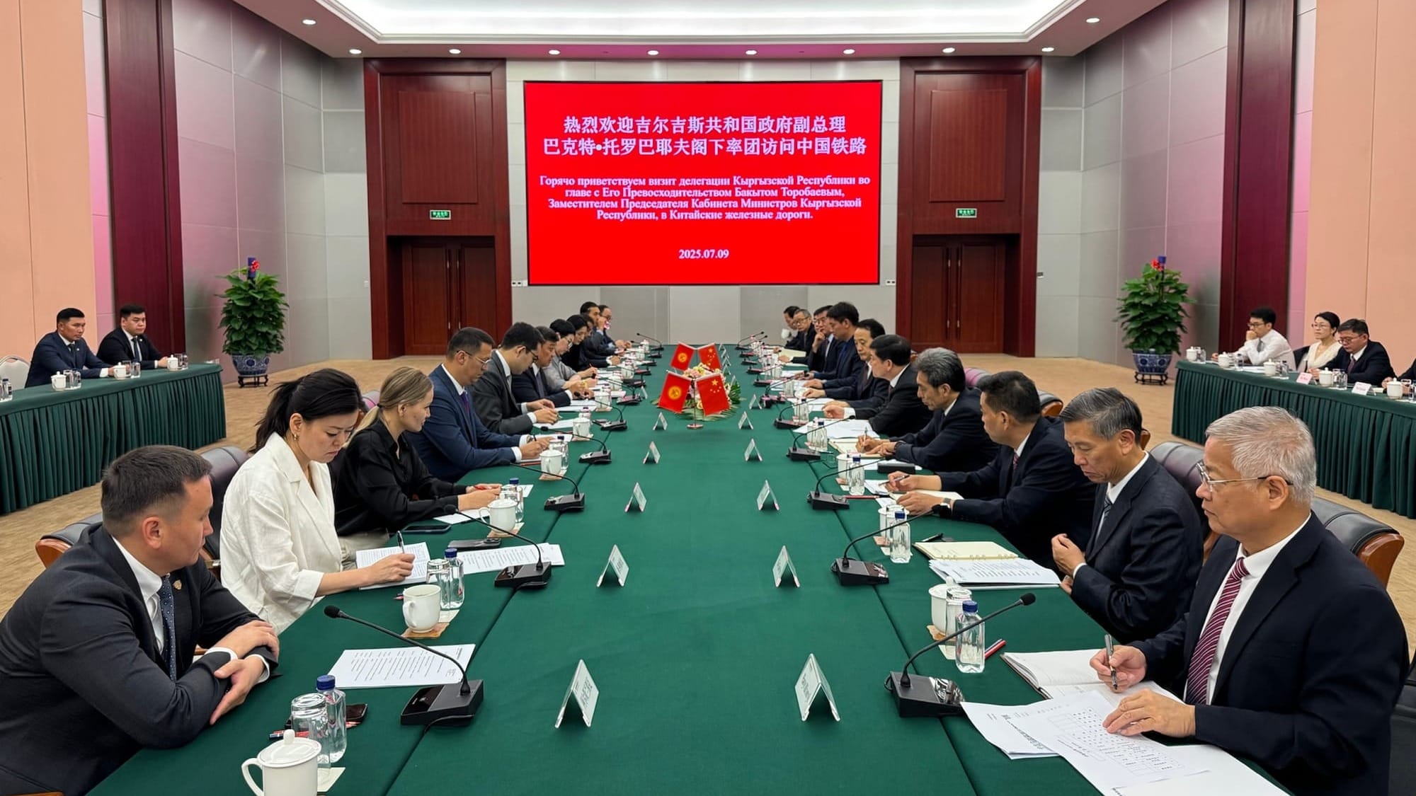 Дорога Барскоон – Учтурфан – Аксу сократит путь в Китай на 507 км – Торобаев