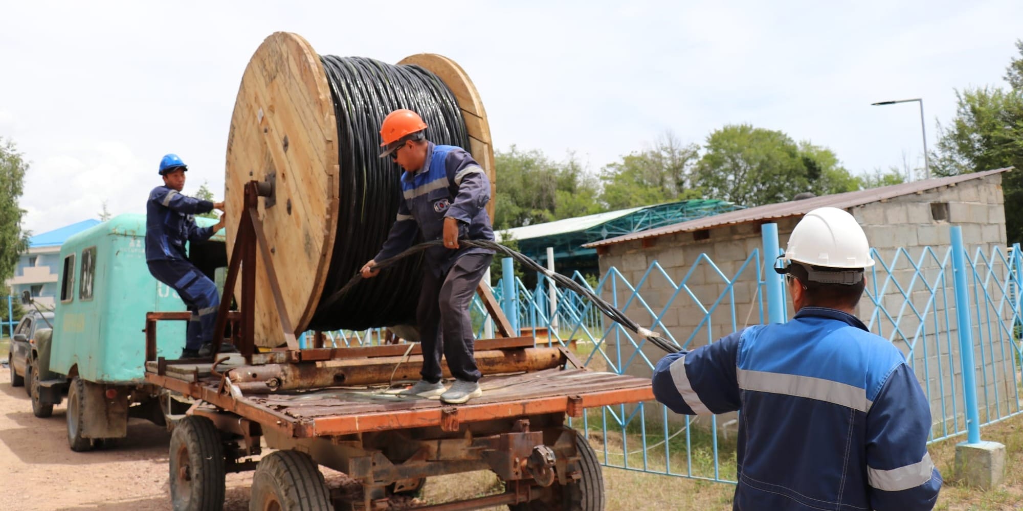 Работы на электросетях Иссык-Кульского района. Фото: Минэнерго.