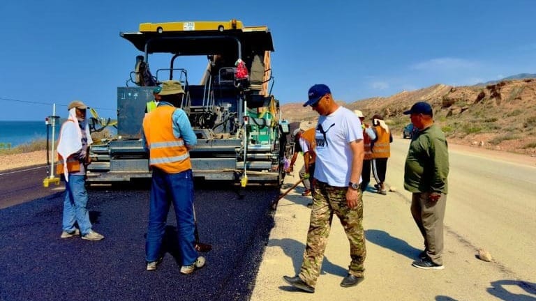 Министр транспорта поручил подрядчикам на Иссык-Куле соблюдать сроки