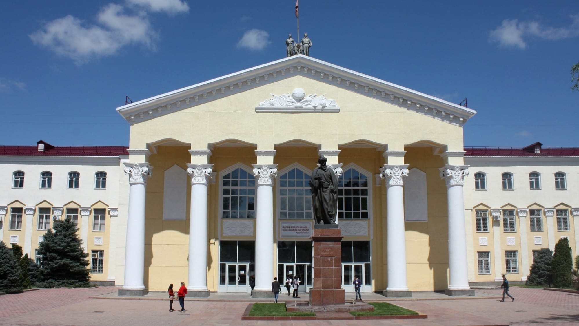 Из КНУ отчислили 2 710 студентов: ГКНБ выявил масштабные нарушения