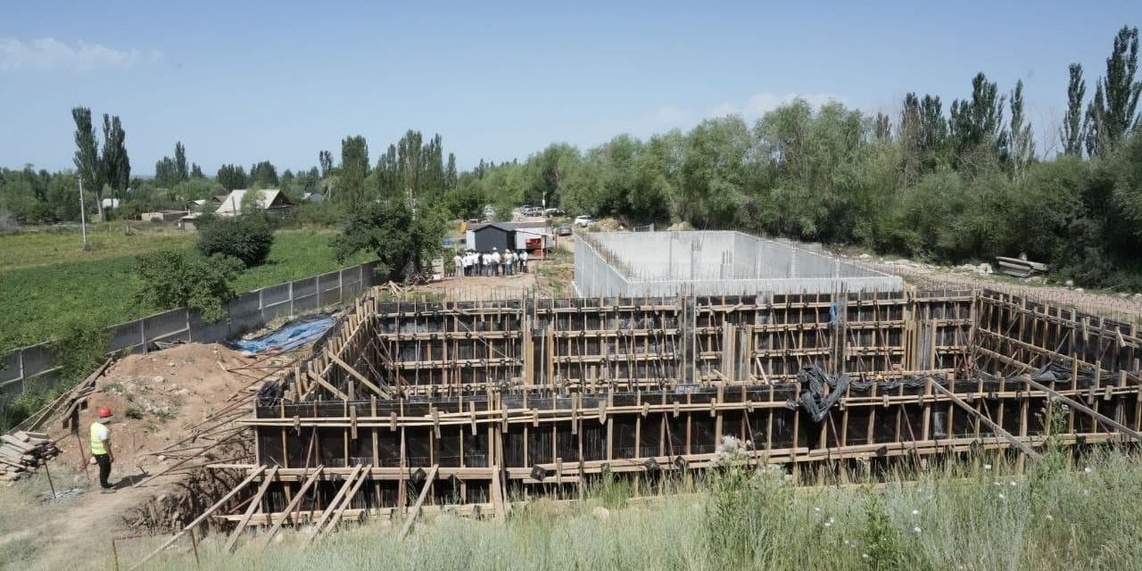 В Кызыл-Суу строят систему питьевого водоснабжения: более 18 тысяч человек получат доступ к чистой воде