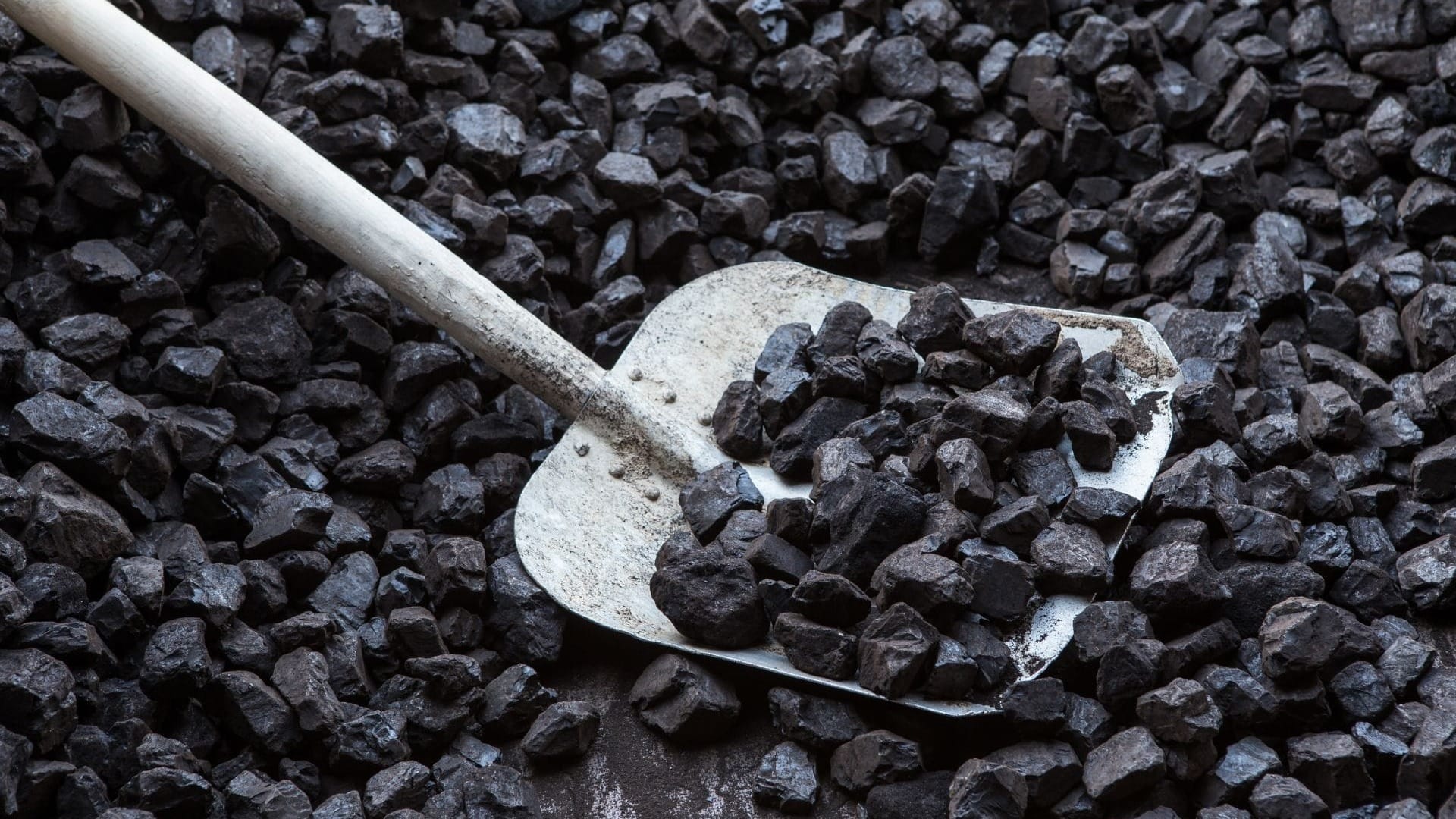 Госантимонополия установила цены на уголь и тарифы на перевозку