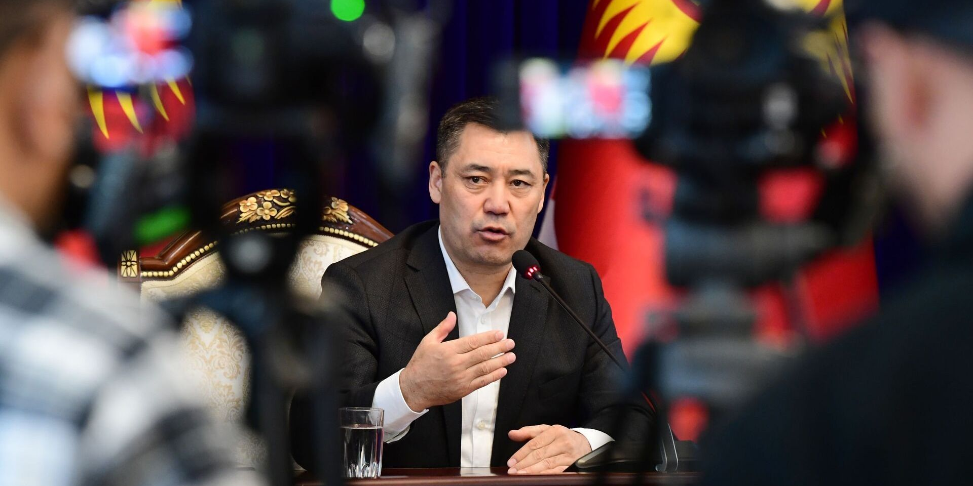 Садыр Жапаров подписал закон о СМИ: как в Кыргызстане будут регулировать медиа